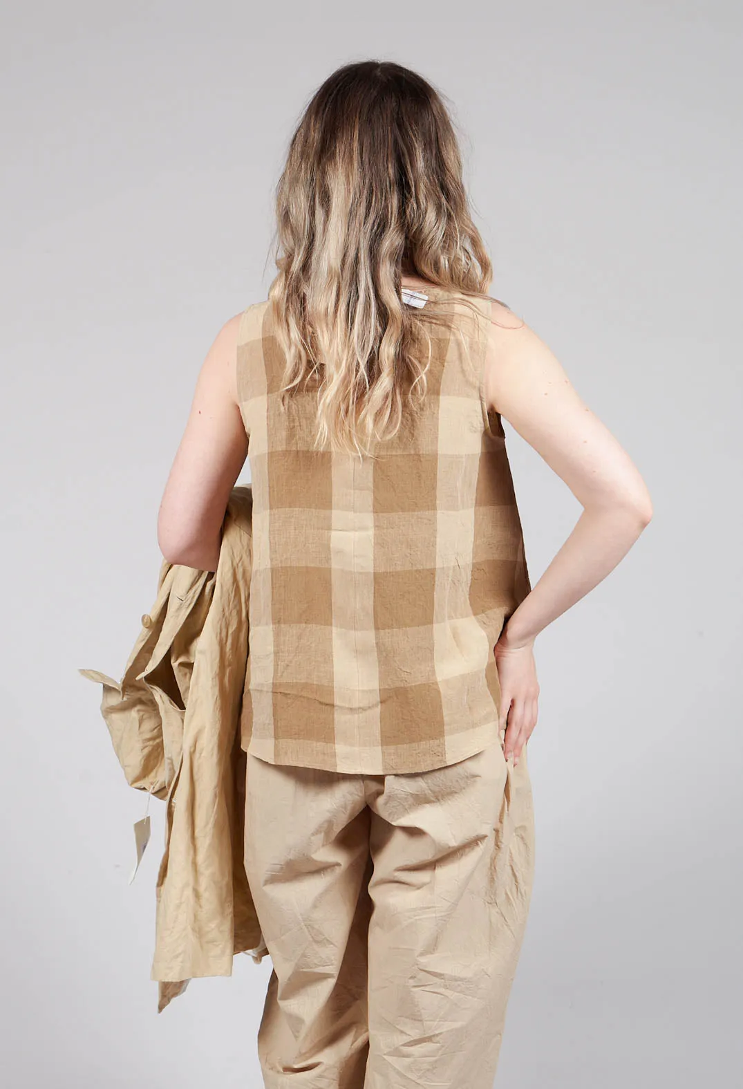 Sleeveless Vest in Hazelnut