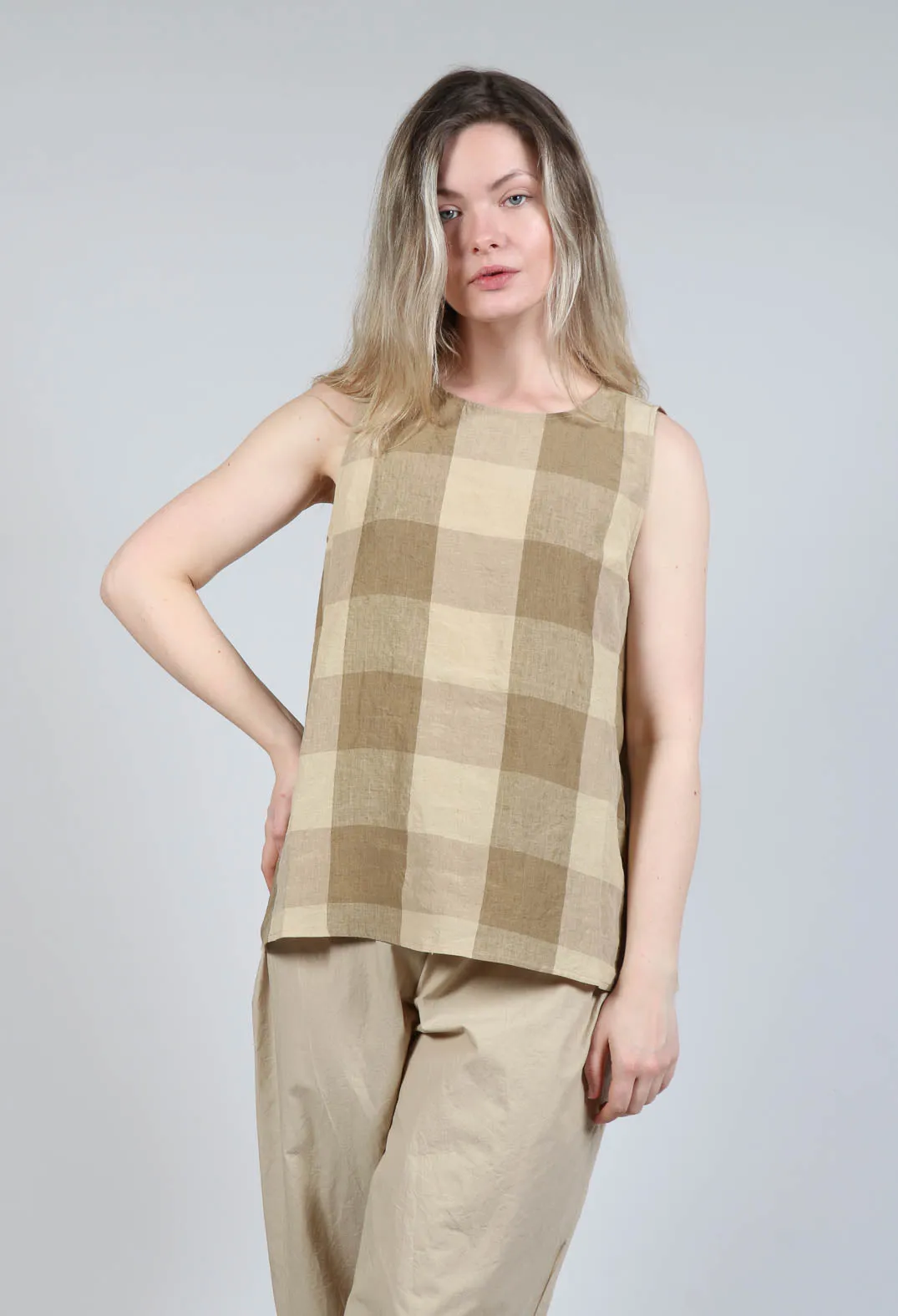 Sleeveless Vest in Hazelnut