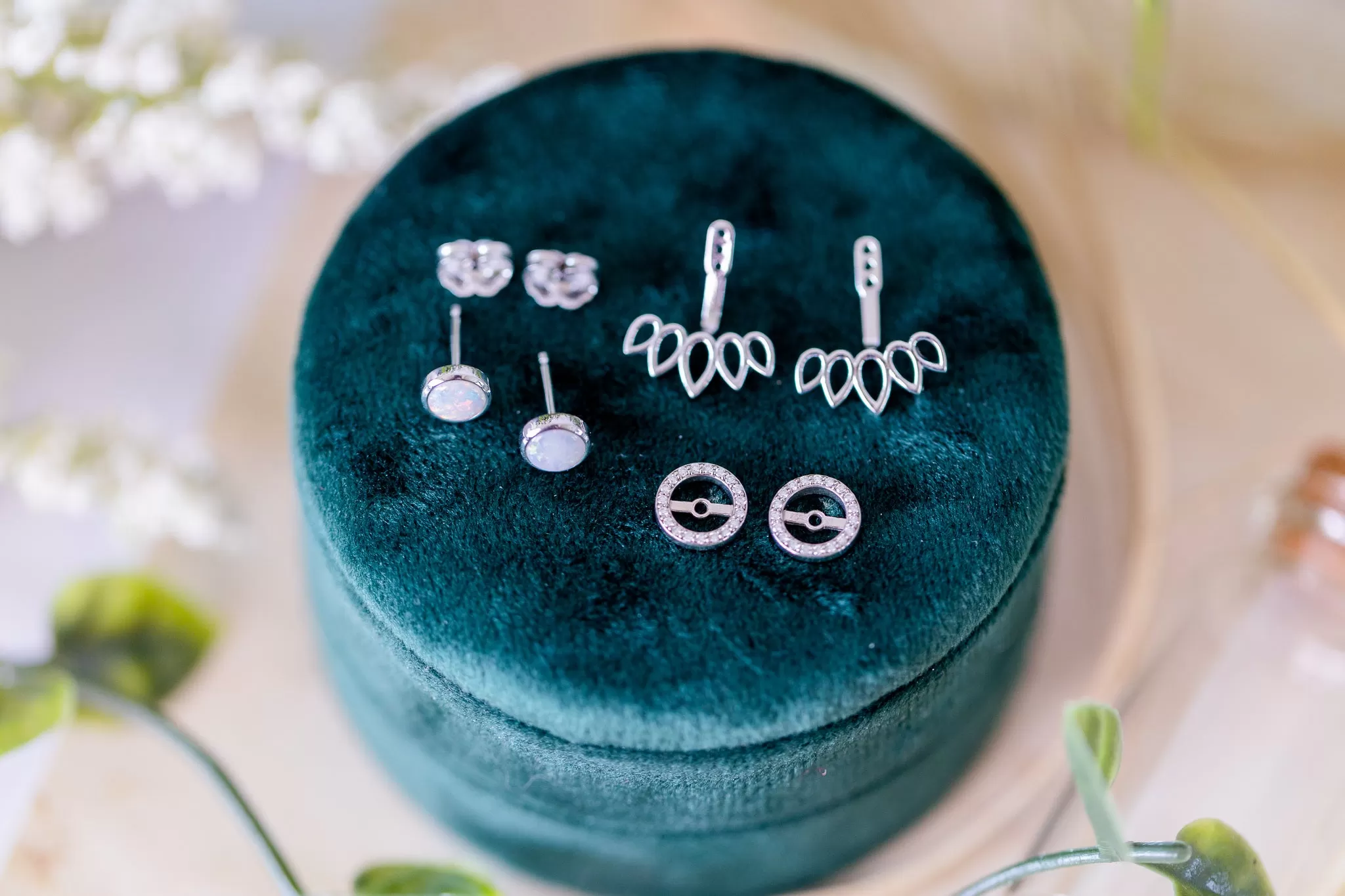 So Stunning Gift Set: 1 Pair of Earrings & 2 Earring Jackets